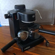 Cafetera electrica con un solo uso prácticamente nueva - Img 57992520