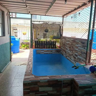 Vendo casa de 3 niveles , puerta a calle , en el Cerro cerca de Ayestaran  , tiene kit solar incluido - 9/10