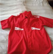 Se vende camisa roja de mangas cortas - Img 45373125