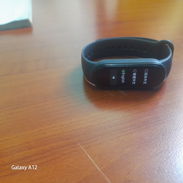 Vendo smart band 5 , color negro reiniciado de fabrica , marca Xiaomi. - Img 56024883