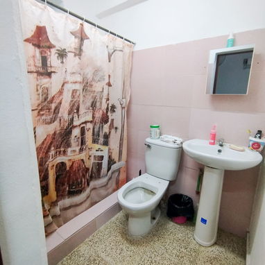 ✨ Gran oportunidad de inversión y vivienda en Centro Habana 📍 Ubicada muy cerca del Hospital Ameijeiras - Img 122472573