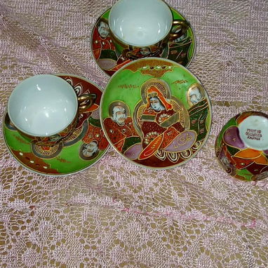 varios objetos algunos de porcelana china y otros de cristal y cerámica - 2/10