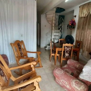 SE VENDE CASA DE DOS PLANTAS - 7/10
