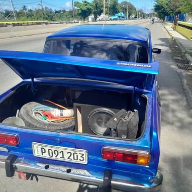 vendo moskovi Motor de fábrica Caja 5 de lada Chapisteria al 100% Pintura 80% Batería de 90 amperes Alternador de ck Mú - Img 119574687