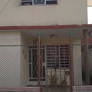 Se vende casa de dos plantas y árboles frutales y espacio para garage. Se ajusta el precio, se deja con todo adentro. - Img 56747925