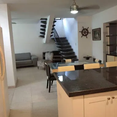 📱 Alquiler de Residencia de Lujo Remodelada con Confort Total y Seguridad - Img 116416966