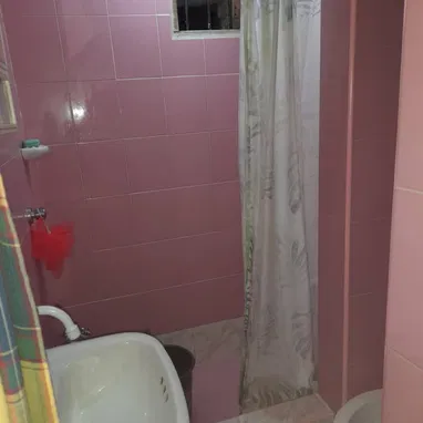 *REBAJADO A $7500usd. En venta apartamento (1er piso. 1er apto , otros 2 al fondo) de un edif en Centro Habana - 6/10