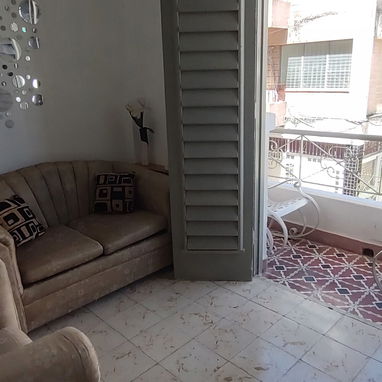 Renta lineal , Jovellar, apto 1er piso, balcón a la calle, para 1 o 2 personas,con 1 habit climatizada - Img 122151741