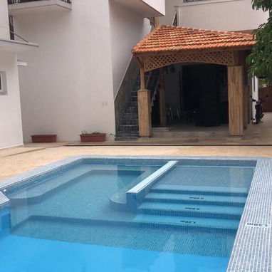 📱 Renta Exclusiva con Piscina y Jacuzzi: Tu Refugio de Lujo frente a Miramar - Img 115376393
