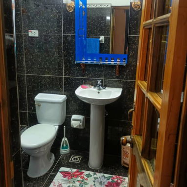 SE RENTA APTO PRIVADO DE UNA HABITACIÓN POR 25 Y MALECON EN CENTRO HABANA. 54026428 - Img 121106271