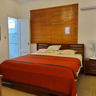 Se renta apartamento amplio y claro en Miramar, a 3 cuadras del Teatro Carlos Marx. - 7/10