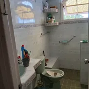 Vendo apto capitalista 4/4 , moderno con garage ,muy buen estado con todo para llegar y vivir. Santos Suarez.vibora - Img 52295767
