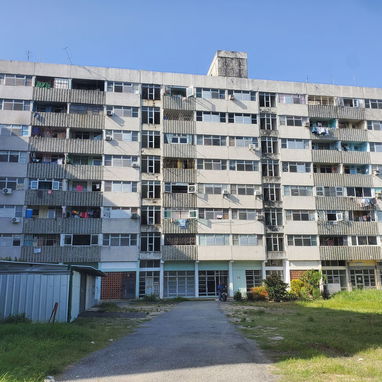 Se vende apartamento por la Ciudad Deportiva interesados llamar al 52932840 - 3/5