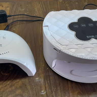 Vendo mesa de uñas tiene dos maquinas una recargable y la otra no y tiene dos lámpara de corriente nuevo vedado plaza 63 - Img 126172327