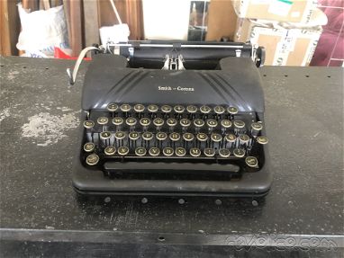 Maquina de escribir marca americana Smith Corona de 1946 en muy buen estado. - Img main-image-45696311