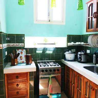 Acogedor apartamento ubicado a una cuadra del parque John Lennon. Ideal para largas estancias de estudiantes y familias. - Img 118311406