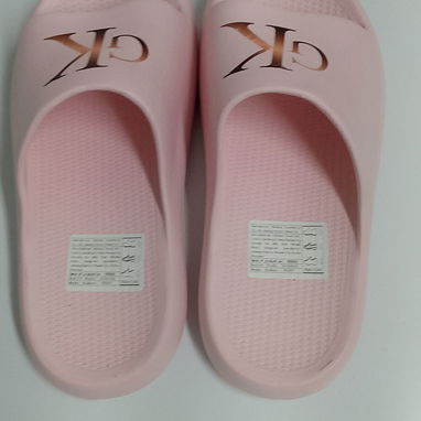 Pantalón de mezclilla y chancletas de niña - 4/5