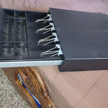 Cajón de dinero de uso y en perfecto estado - Img 123449249