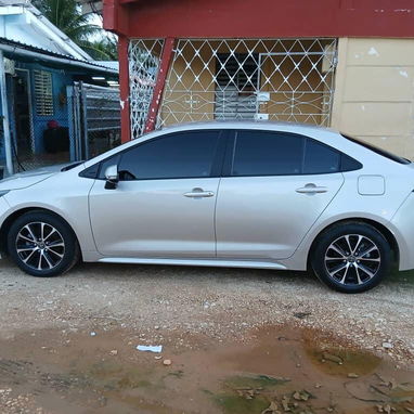 Vendo negocio Toyota Corolla 2025 con 18,000 km - Img 112936307