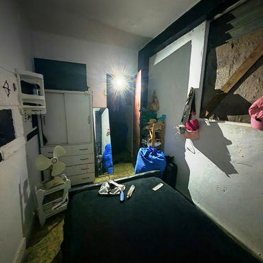 10 de Octubre y Vía Blanca:Apto de 2/4 en 3erPiso,Ventanales a la Calle,Azotea Propia,y Una Casita De Madera Independien - 4/9