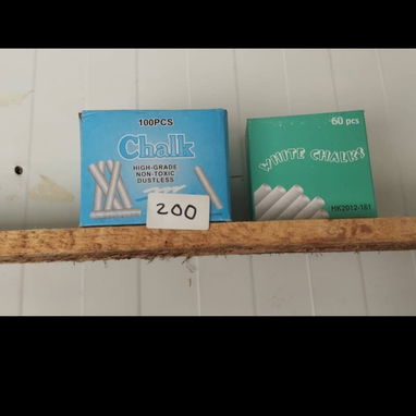 Hoja, libreta, bolígrafo de gel, portaminas, lápiz, portalápiz, goma de borrar, tiza - 10/10