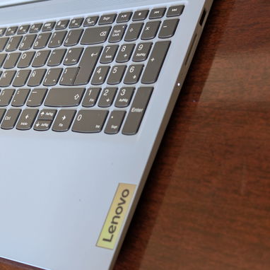 Laptop Lenovo WhatsApp..63719360☎️ 💵 370 (USD/ EUR/ CUP)AMD Ryzen 5 7000( i5 gen 13) • 8 GB RAM DDR5 🎮Grá - Img 123644843