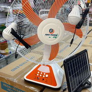 VENTILADORES RECARGABLES DE MESA CON PANEL SOLAR Y 2 BOMBILLOS, DURAN HASTA 16 H.NUEVO! - Img 55960743