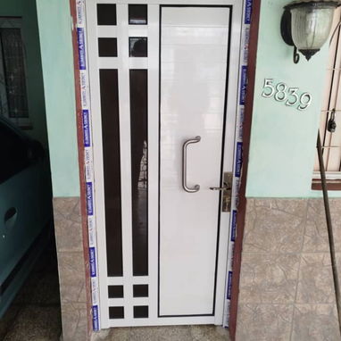 MARQUETERÍA DE ALUMINIO CON CRISTAL. - 9/10
