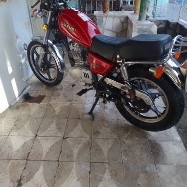 ❤️ SUSUKI 4 TIEMPO EN PERFECTO  ESTADO PAPELES EN ORDEN HACIENDO DE 40 A 45 KM POR LITRO ❤️ - 2/2