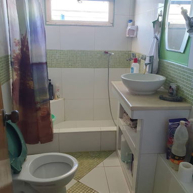 El apartamento tiene, sala-comedor,2 cuartos,balcon. baño cocina,balcon que da para la azotea independiente cercada y un - 6/10
