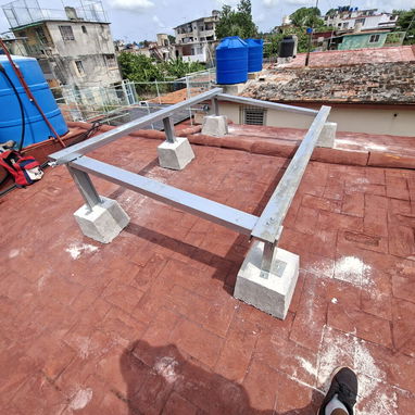 Estructuras e instalación de paneles - 10/10