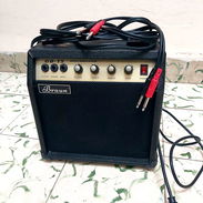 Amplificador de bajo en perfecto estado + cable estéreo dual TS 1/4 de 3metros de largo - Img 57088796