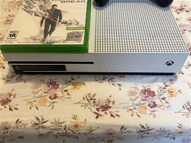 Xbox One S casi nuevo impecable - Img main-image-45708403