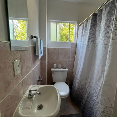 Venta de bonito, pequeño apto en Vedado. 1/4. 2dopiso c todo incluído - 5/9