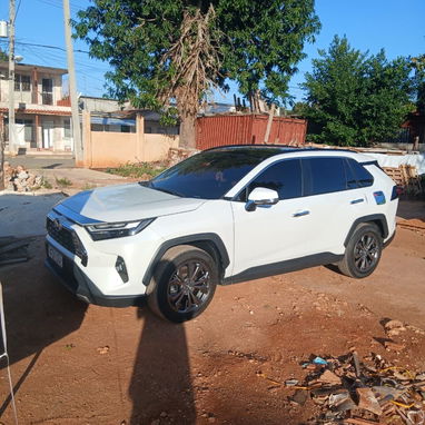 Vendo o negocio Toyota R4 cuatro 2025 con 32,000 km - Img 115599479