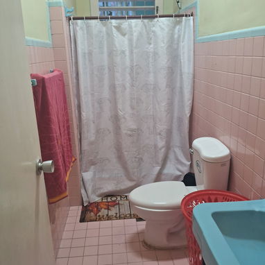 Alquiler de cuarto con todas las comodidades en zona muy centrica - Img 122159852