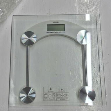 ⚖️ Pesa Digital de Baño  💰 35 USD  Lleva un mejor control de tu salud con esta elegante pesa digital de vidrio templado - 3/3