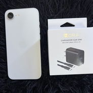 iPhone 16e Libre de Fabrica Sim física Color disponibles: blanco hielo Almacenamiento:128GB Bateria: 98% Garantia: - Img 54349707