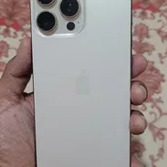iPhone 16 Pro Max libre de fabrica, 256gb y batería en 98. Pantalla y tapa trasera cambiada - Img 55742570