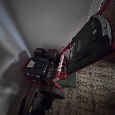 Máquinas de limpieza Estás son Karcher Puzzi 10/1 son unas hidrolavadora para limpieza y desinfección de mobiliarios (mu - 4/5