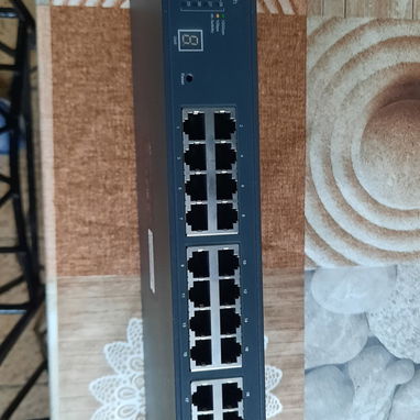 Swicht T1700G-28TQ JetStream 24-Port Gigabit Stackable Smart Switch with 4 10GE SFP+ Slots - Img 120924764