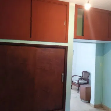 🏛*114-Apto en venta en el Vedado [ Es un interior de 1 planta,solamente de 3 casas ,esta queda arriba,placa libre ]* - Img 122990210