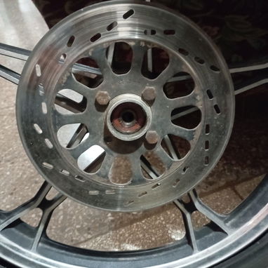 Vendo llanta de GN-125 New con disco, goma y rodamientos en 90 usd - Img 124816370