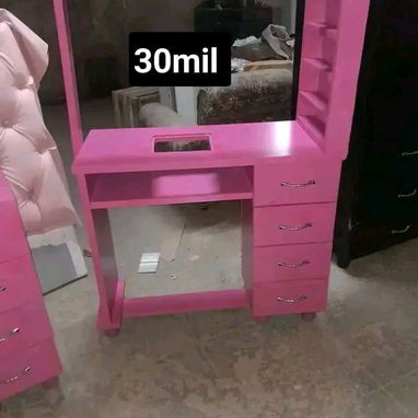 MESITAS DE UÑAS - 2/10