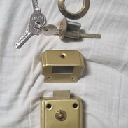 Yale de puerta calle con 3 llaves nuevo - Img 45601565