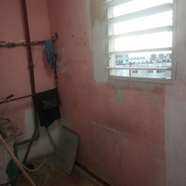 Vendo apartamento en Alamar micro x 6to piso, de sala grande ,balcón ,2 cuarto ,baño,cocina grande y patio . - Img 125505002