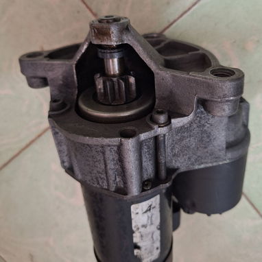 Motor de arranque Peugeot 405 de gasolina marca Valeo, de uso - 2/4