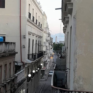 Apto en zona turistica de la Habana Vieja-2do nivel-71 m²- construido 1946-edificio y propiedad en perfecto estado - 6/10
