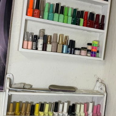 Mesa de uñas - 2/3
