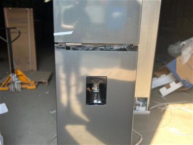 Refrigerador con dispensador de agua Royal premiun de 11 pies - Img main-image-45521306